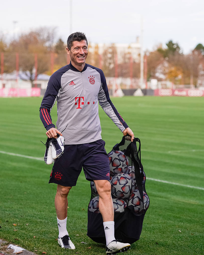 《FF7永恒危机》蒂法新皮肤视频欣赏 这身材简直了！