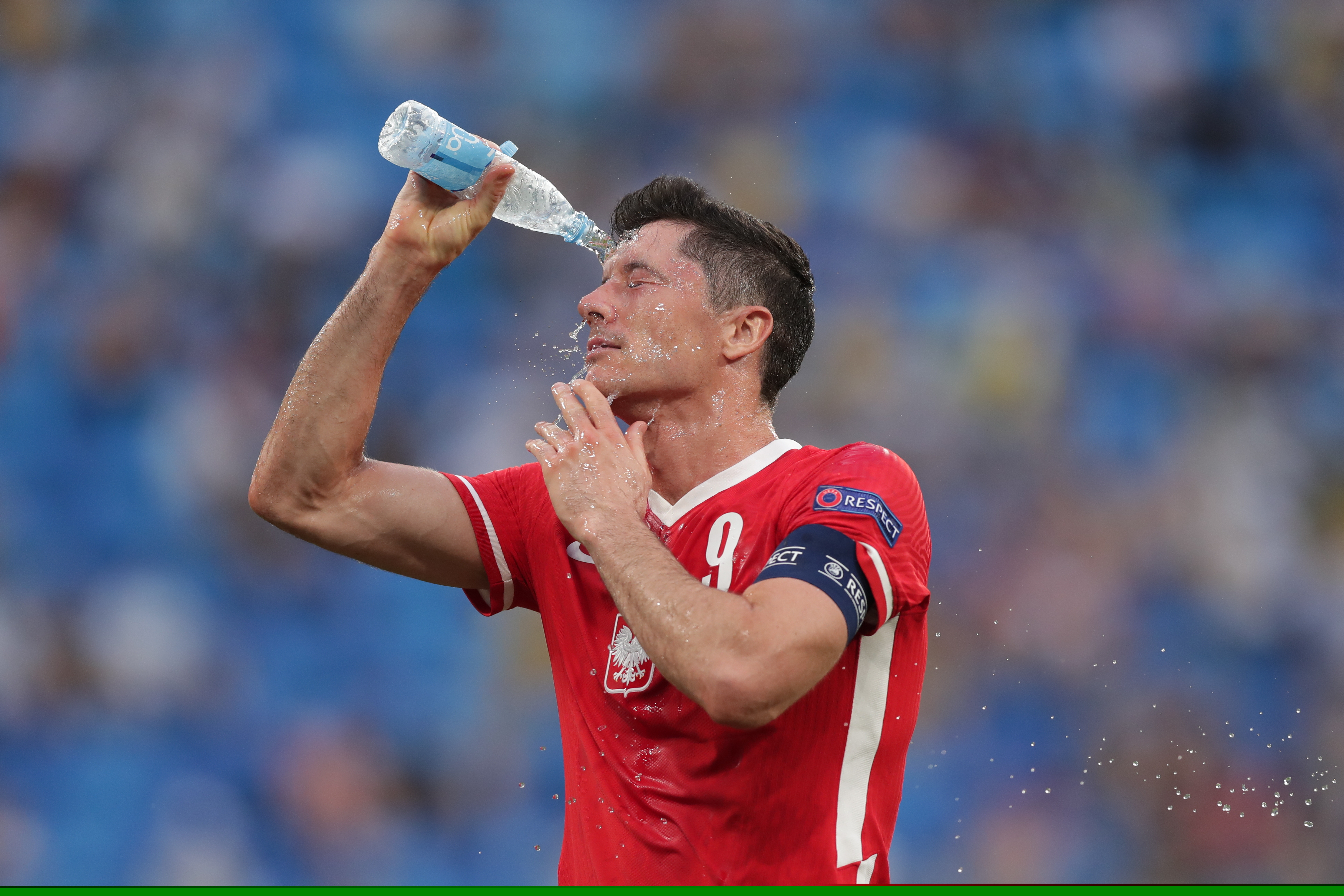 詹姆斯公开出生精确时间，东契奇调侃：我41岁可能得一瘸一拐走路